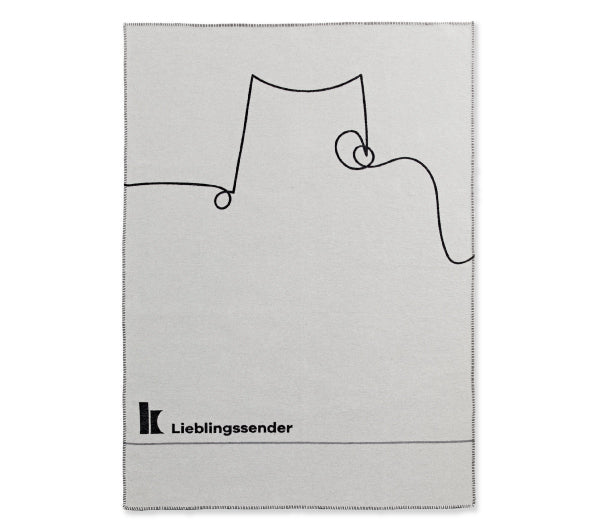 Klassik Radio Kuscheldecke mit Musiknote, dem Klassik Radio K und dem Wort Lieblingssender