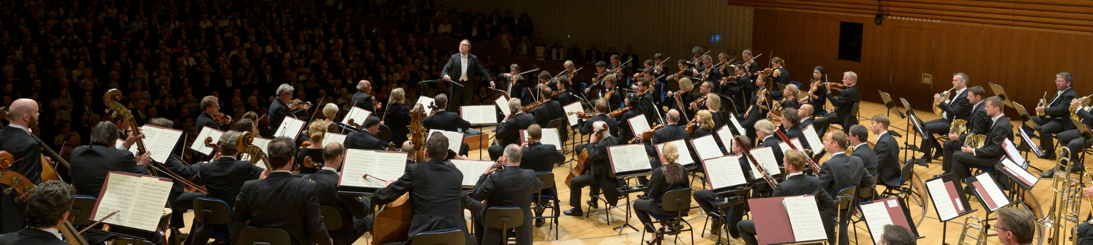 Supertotale des Lucerne Festival Orchestra im KKL Luzern Konzertsaal