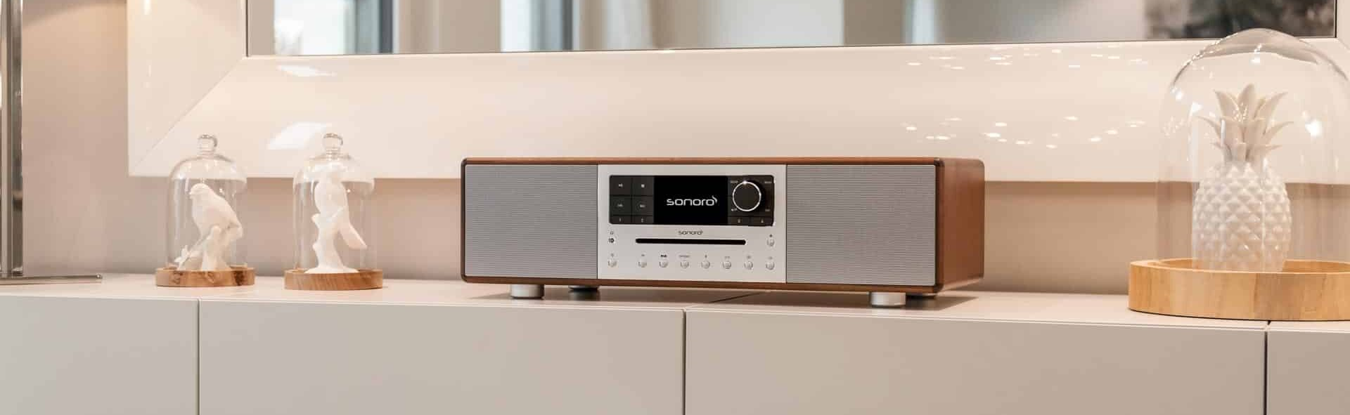 sonoro MEISTERSTÜCK, auf Sideboard im Wohnzimmer