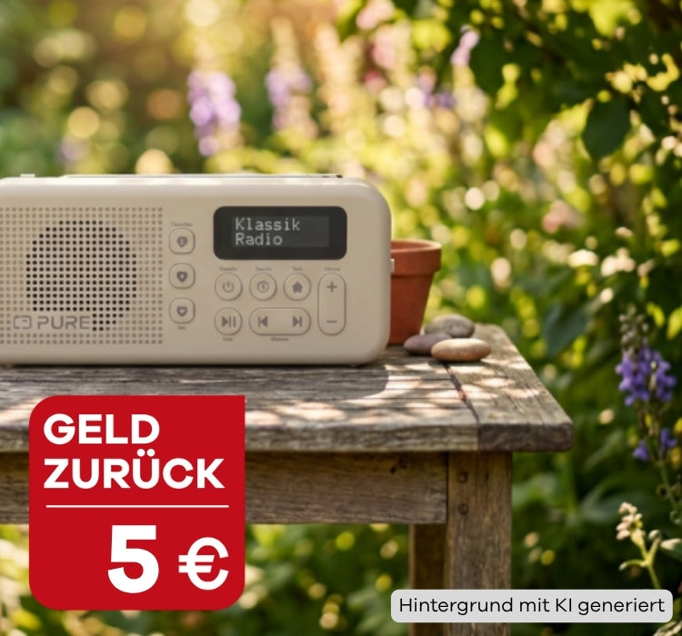 Pure Elan Move in sand, auf einem Gartentisch, Störer mit 5 Euro Geld zurück, Hintergrund mit KI generiert