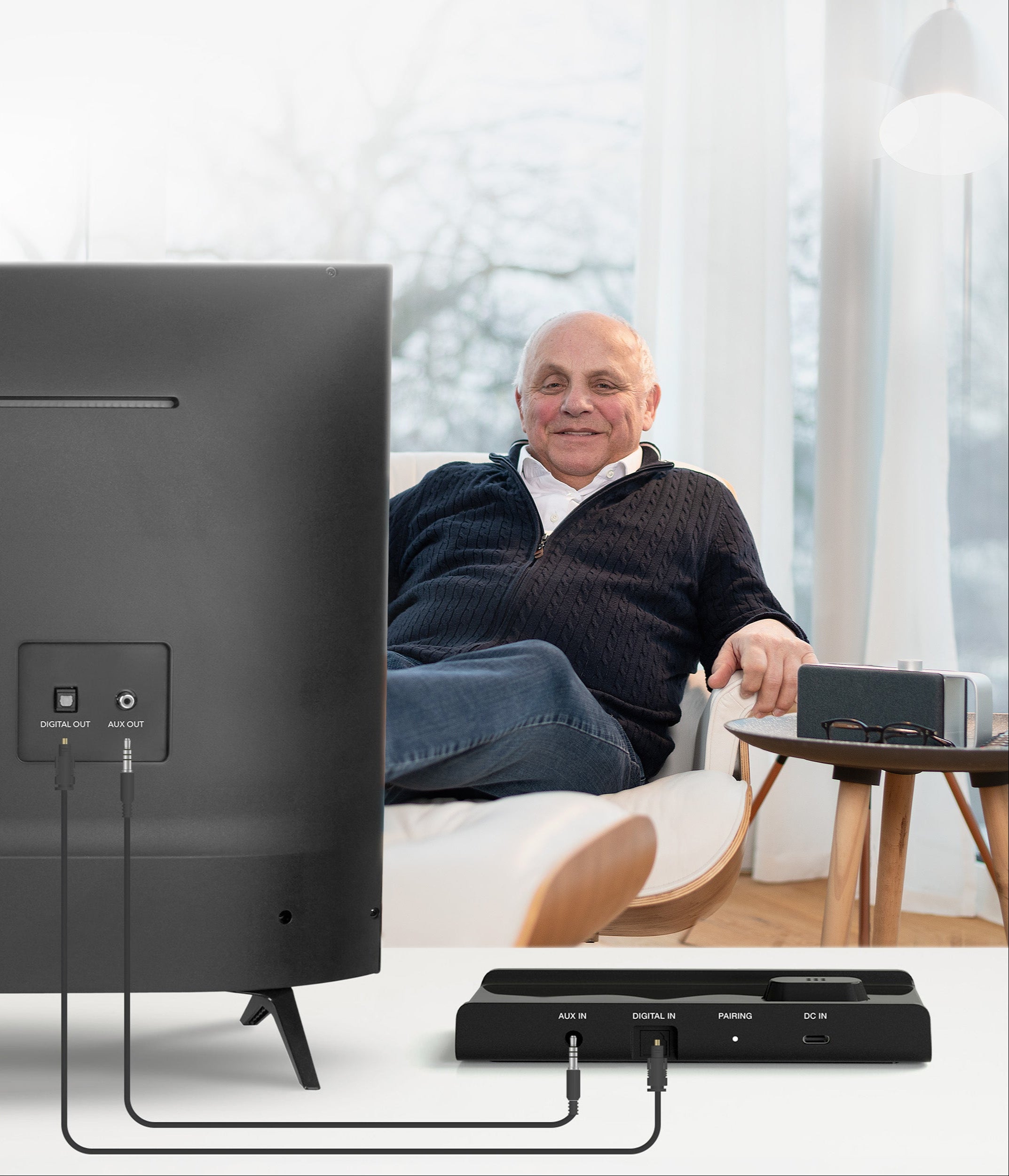 TV-Sprach­verstärker OSKAR mit Basisstation und Anbindung an TV-Gerät